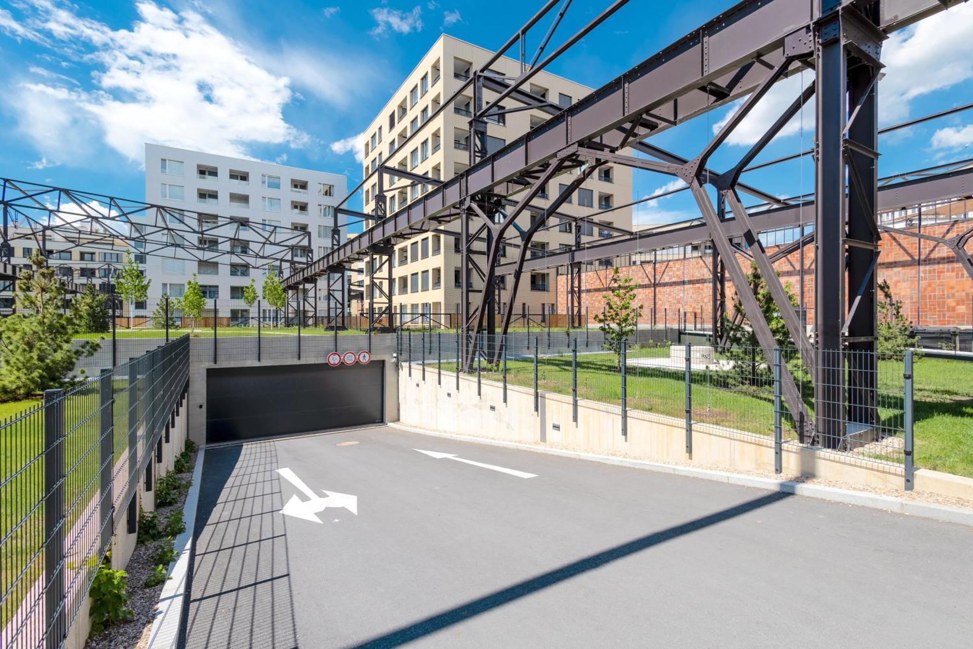 Bright 2Br - 7Th Floor, Balcony, Free Parking By Gravity Prague Apartment Ngoại thất bức ảnh