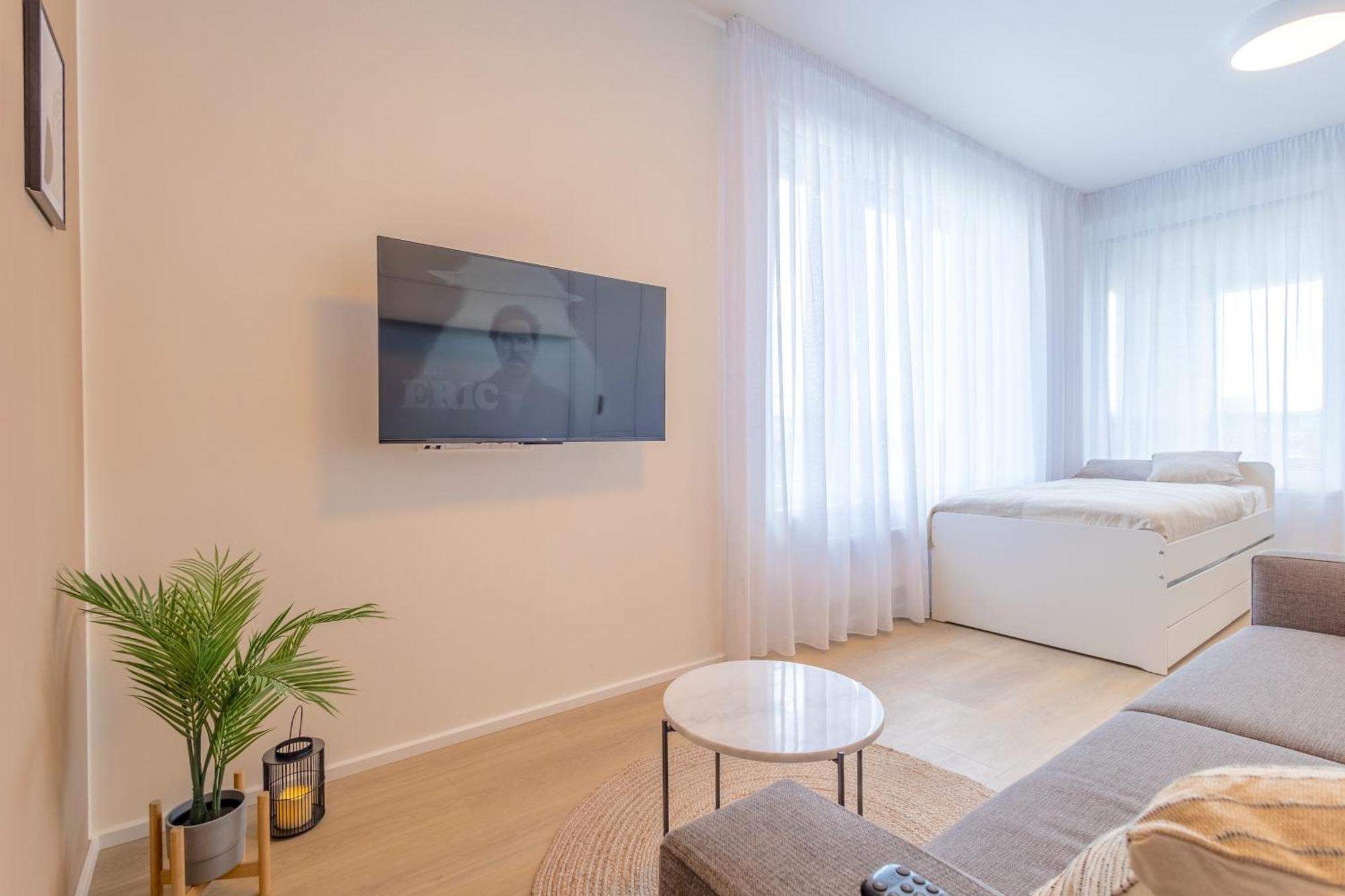 Bright 2Br - 7Th Floor, Balcony, Free Parking By Gravity Prague Apartment Ngoại thất bức ảnh