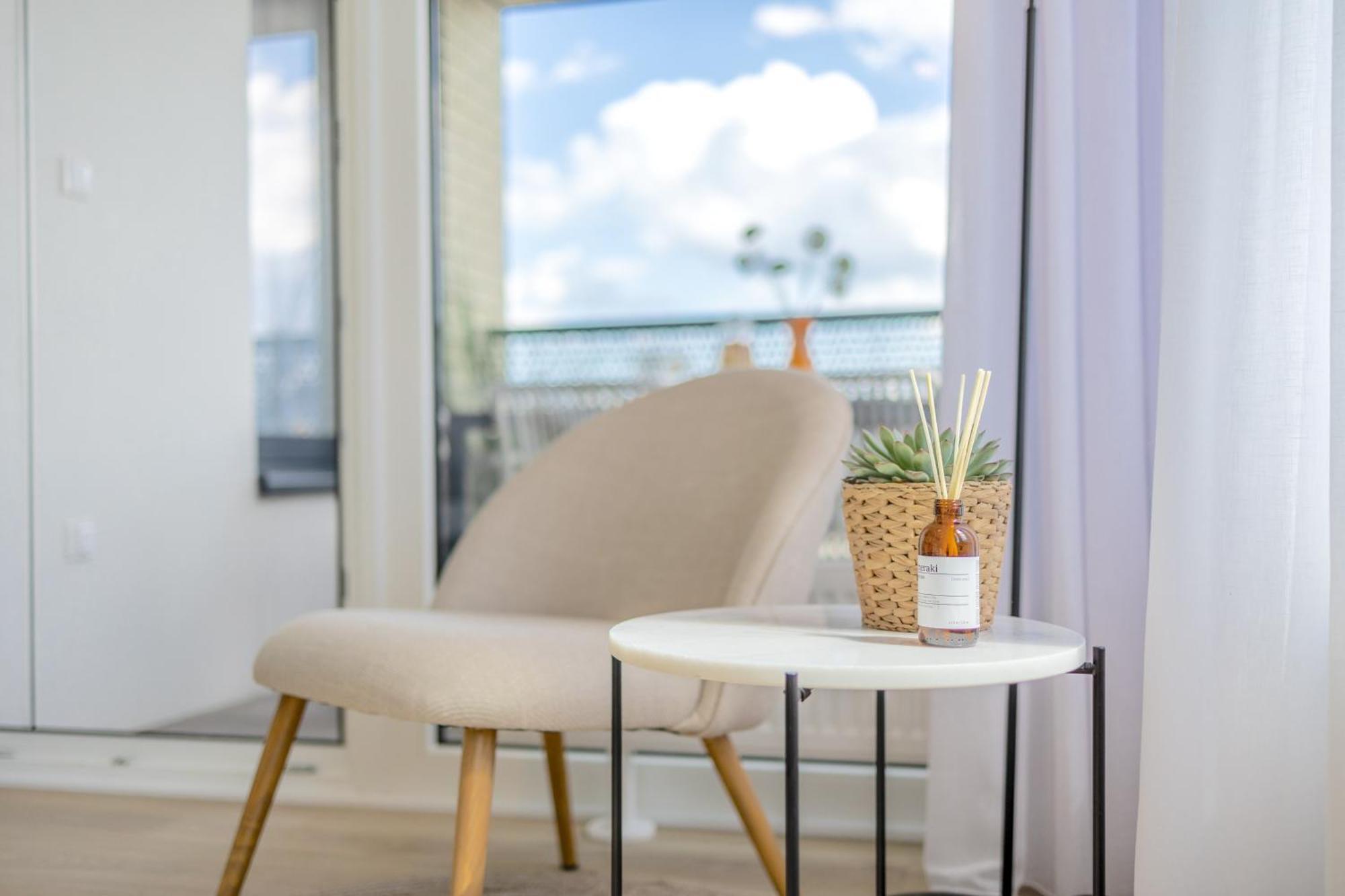 Bright 2Br - 7Th Floor, Balcony, Free Parking By Gravity Prague Apartment Ngoại thất bức ảnh