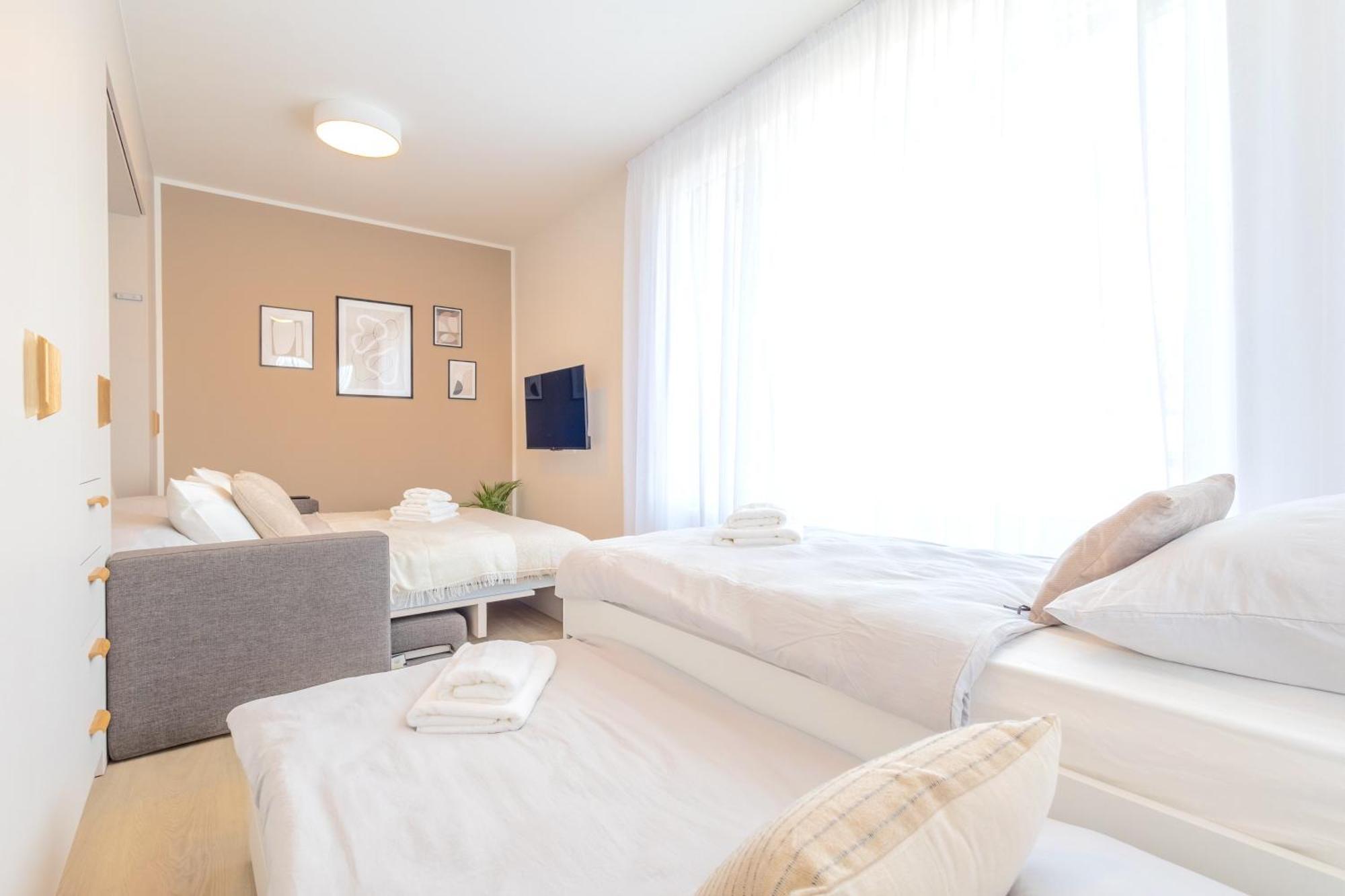 Bright 2Br - 7Th Floor, Balcony, Free Parking By Gravity Prague Apartment Ngoại thất bức ảnh