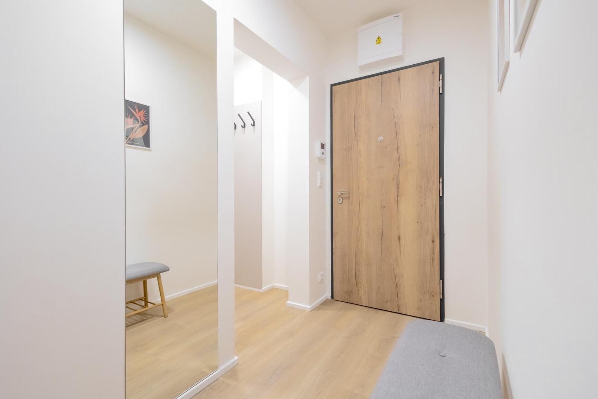 Bright 2Br - 7Th Floor, Balcony, Free Parking By Gravity Prague Apartment Ngoại thất bức ảnh